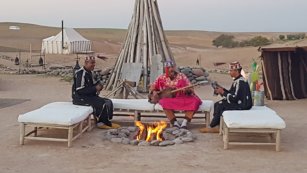 Lagerfeuer im Wüstencamp