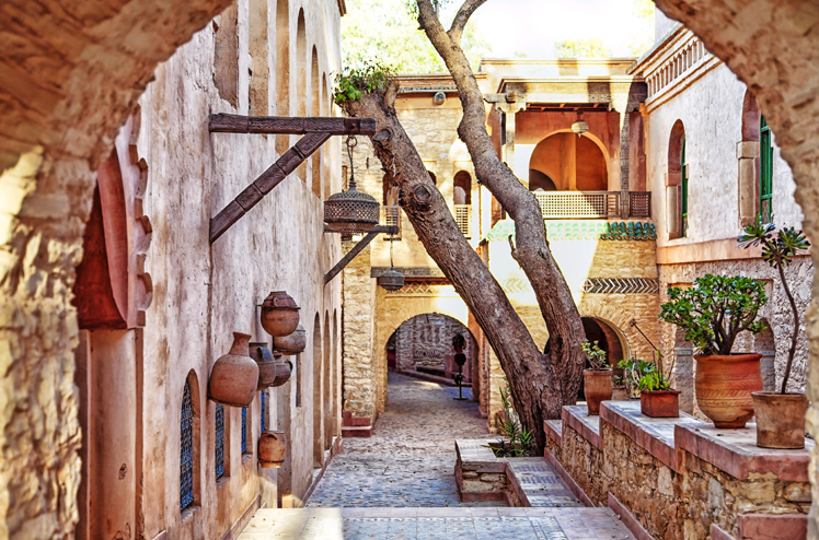 In der Medina der afrikanischen Hafenstadt Agadir in Marokko mit vielen Sehenswürdigkeiten und prachtvollem Baustil