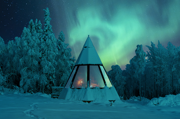 Nivunki_Northern light over Kota hut