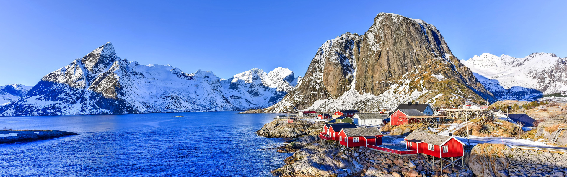 Fishing hut (rorbu) in the Hamnoy and Lilandstinden mountain peak in winter in Reine, Lofoten Islands, Norway.