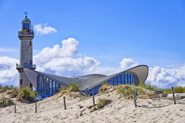 Teepot und Leuchtturm Warnemünde, Ostee, Deutschland